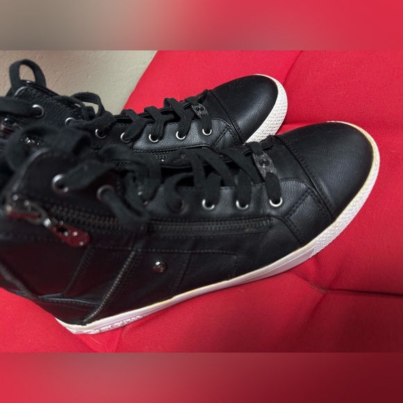 GUESS Women’s black high top sneakers. Size 8. Excellent condition - Picture 9 of 11